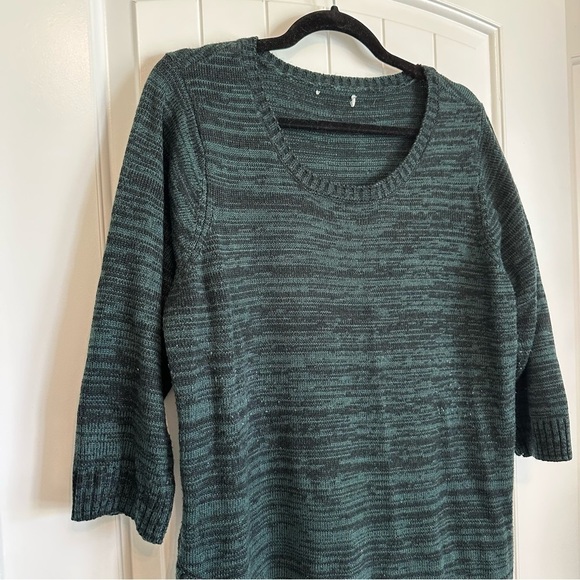Forest green sweater 3/4 length sleeves asymmetrical hem good condition size L - Picture 2 of 7